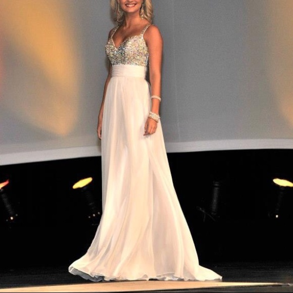 La Femme White Gown - Picture 3 of 5
